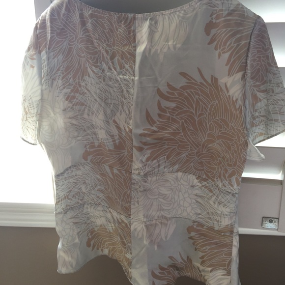 🛍2/$20 Fenn Wright Mason Silk Top - Picture 2 of 6